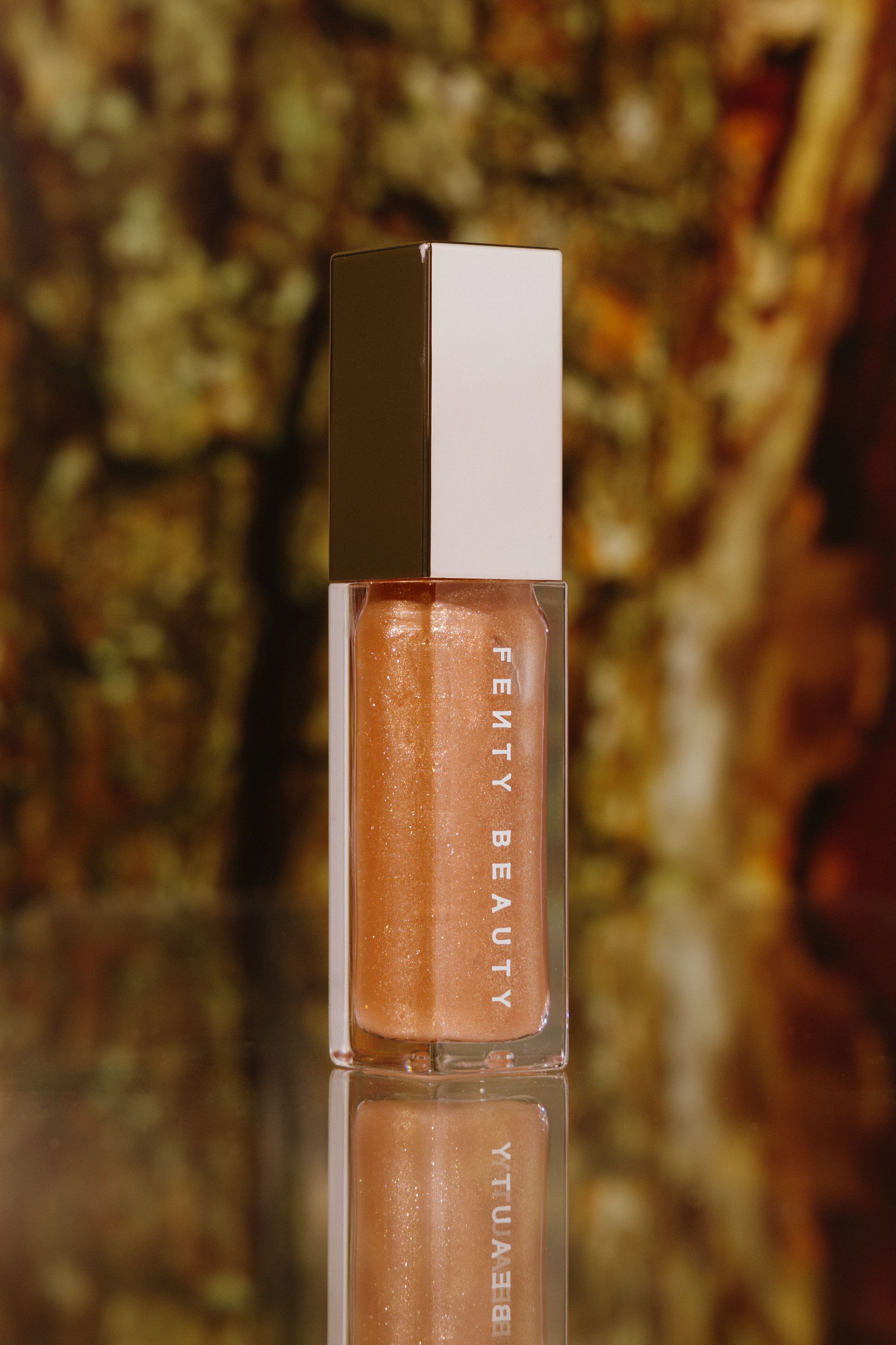 

Блеск для губ с невероятно сияющим финишем [Champ Stamp Fantasy] Fenty Beauty Gloss Bomb Lip Luminizer 9ml