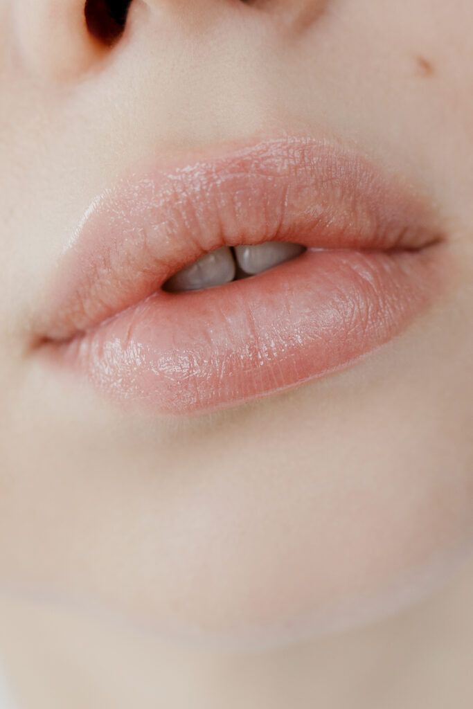 Бальзам для губ "Чистая волна" SHAISHAISHAI Sun Kissed Plumping Lip Balm 4g (01) PURE WAVE