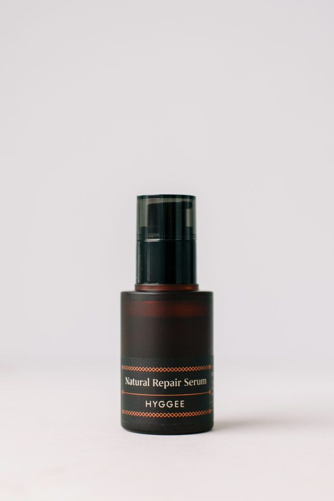 Антивозрастная сыворотка на основе комплекса из 10 корней растений и морских водорослей HYGGEE Natural Repair Serum 30ml