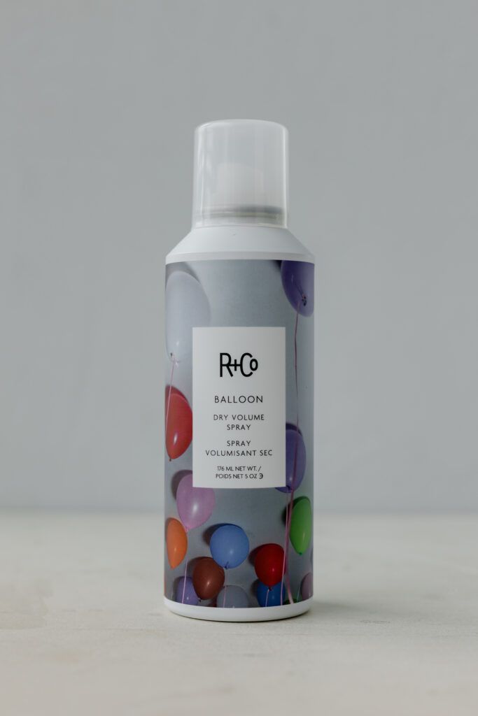 ВОЗДУШНЫЙ ШАР сухой текстурирующий спрей для объема R+Co BALLOON Dry Volume Spray 176ml