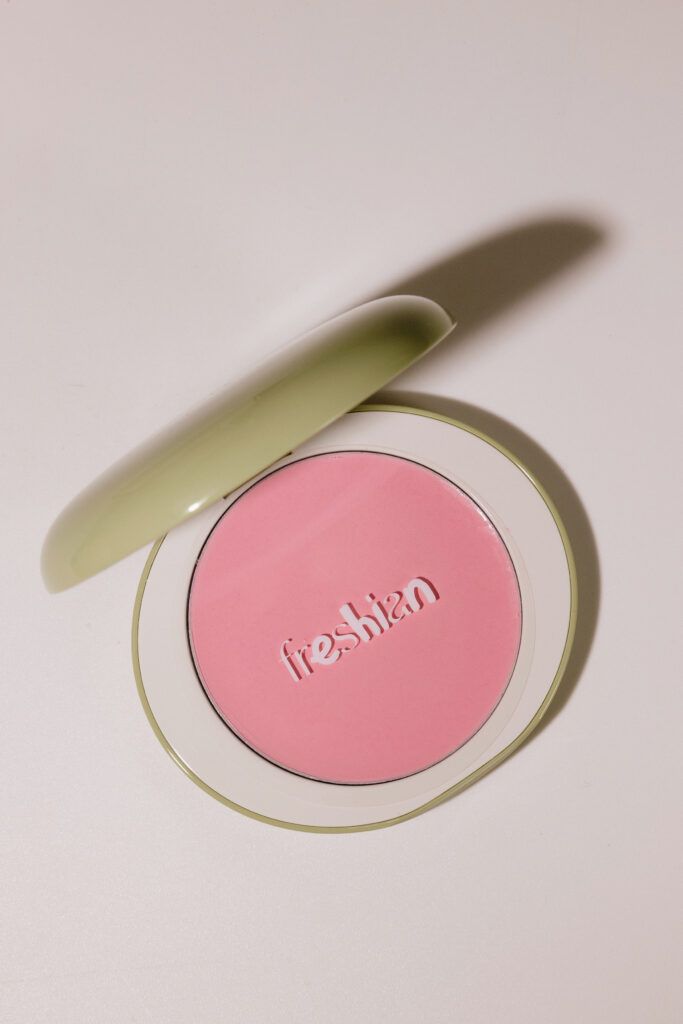 Нежные кремовые румяна [05 Adorable] Freshian Egg Like Cream Blush Vegan 6,5g