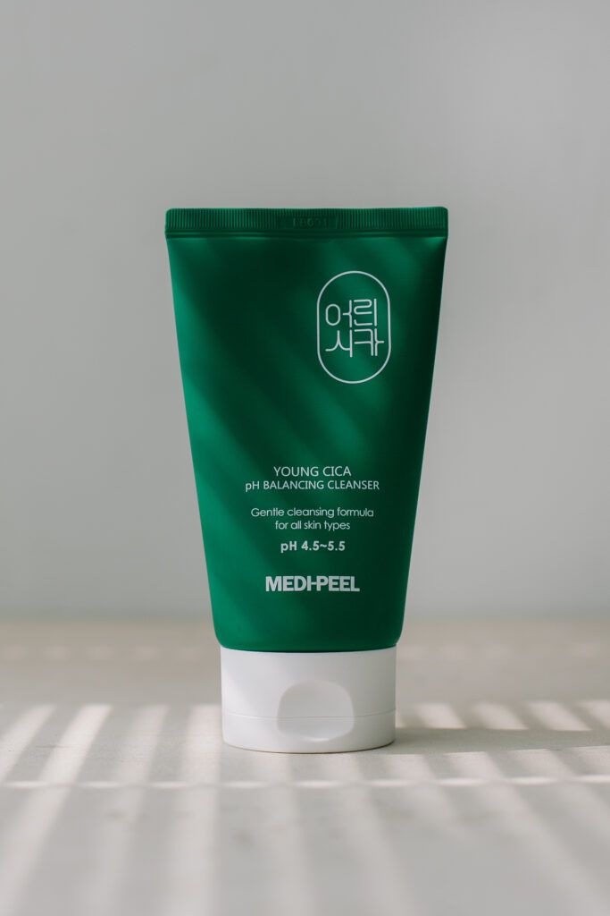 

BU// Успокаивающая пенка MEDI-PEEL Young Cica pH Balancing Cleanser 120ml