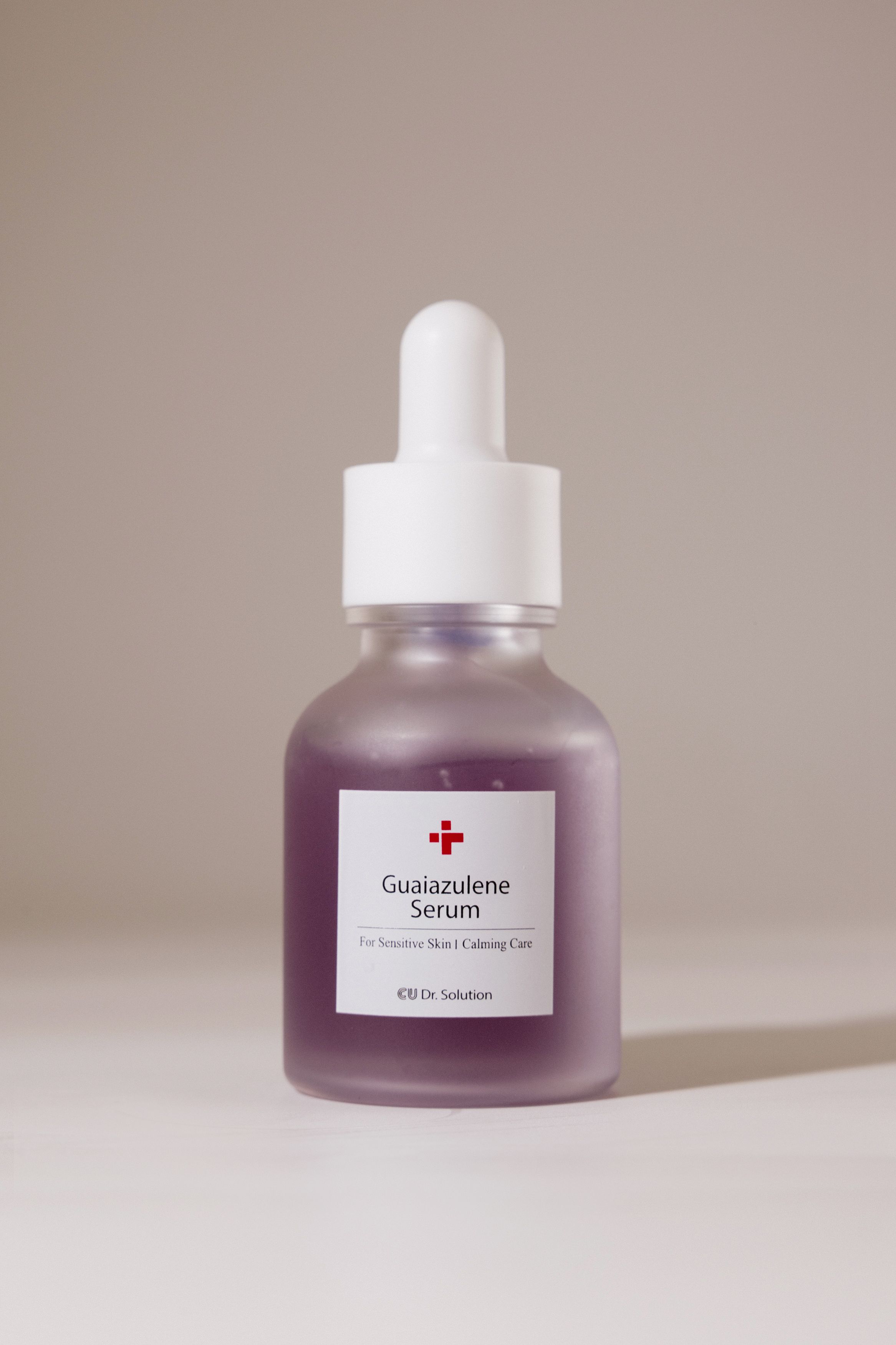 

Успокаивающая сыворотка с гвайазуленом CU Dr. Solution Guaiazulene Serum 30ml