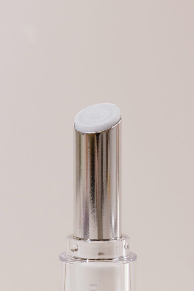 Тающий стик-хайлайтер "Вега" MAD PEACH Milky Way Highlighter Stick [03 Vega] 3,4g 