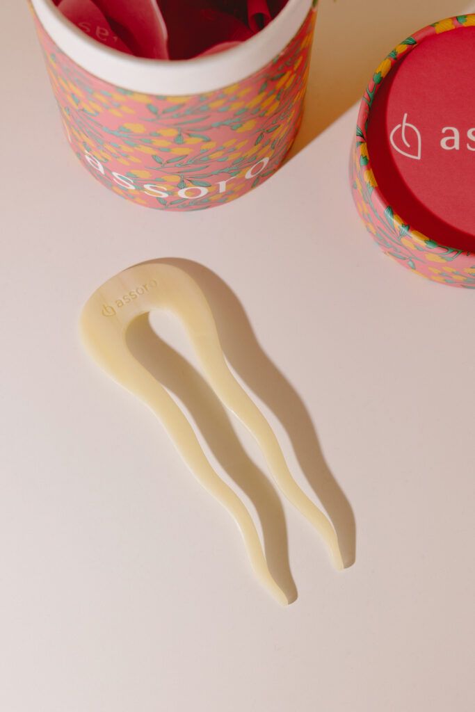 

Шпилька для волос - Молоко Assoro