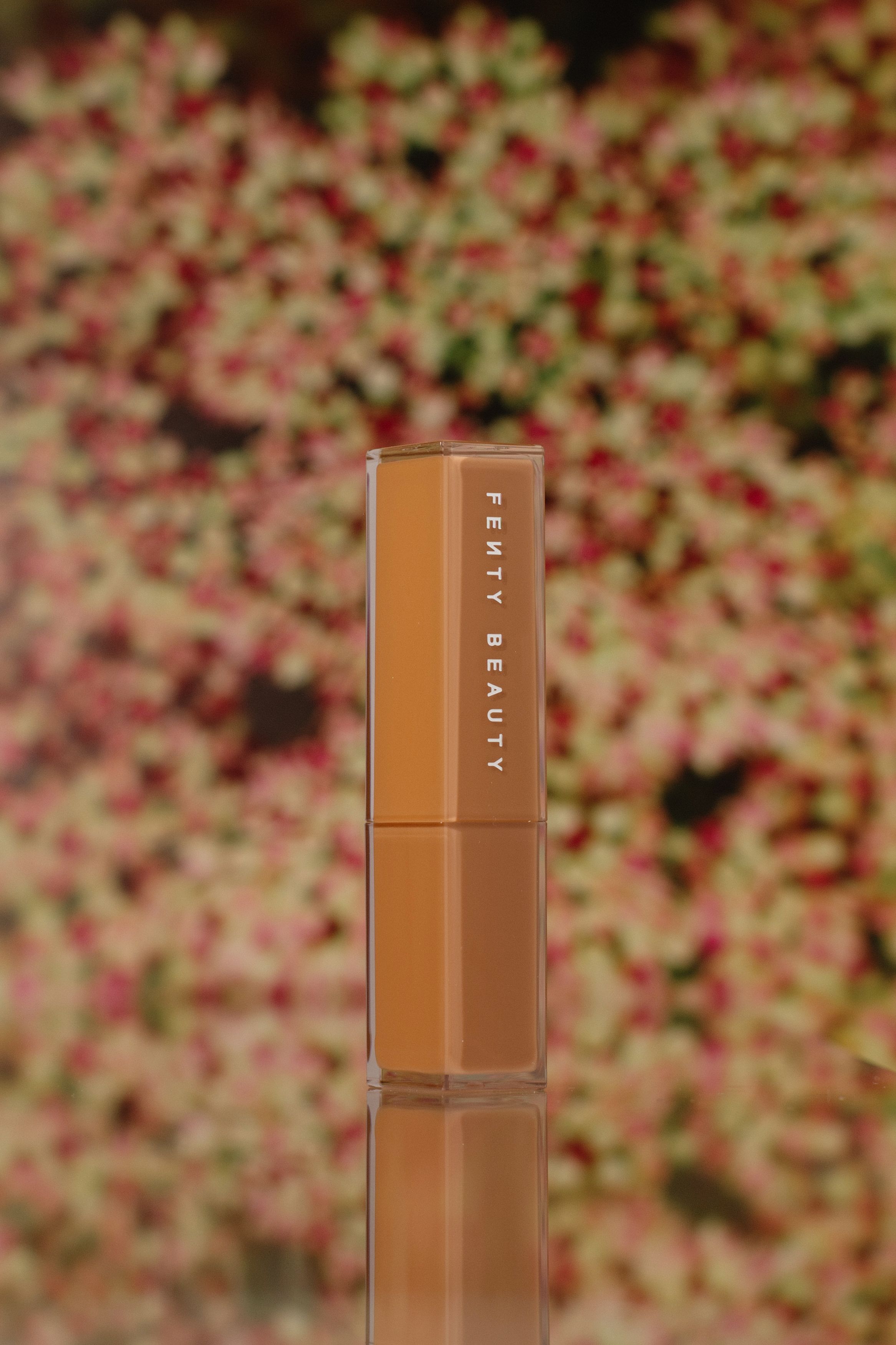 

Сияющая помада [Sorta $Elfish] Fenty Beauty Gloss Bomb Stix High-Shine Gloss Stick 3,6g