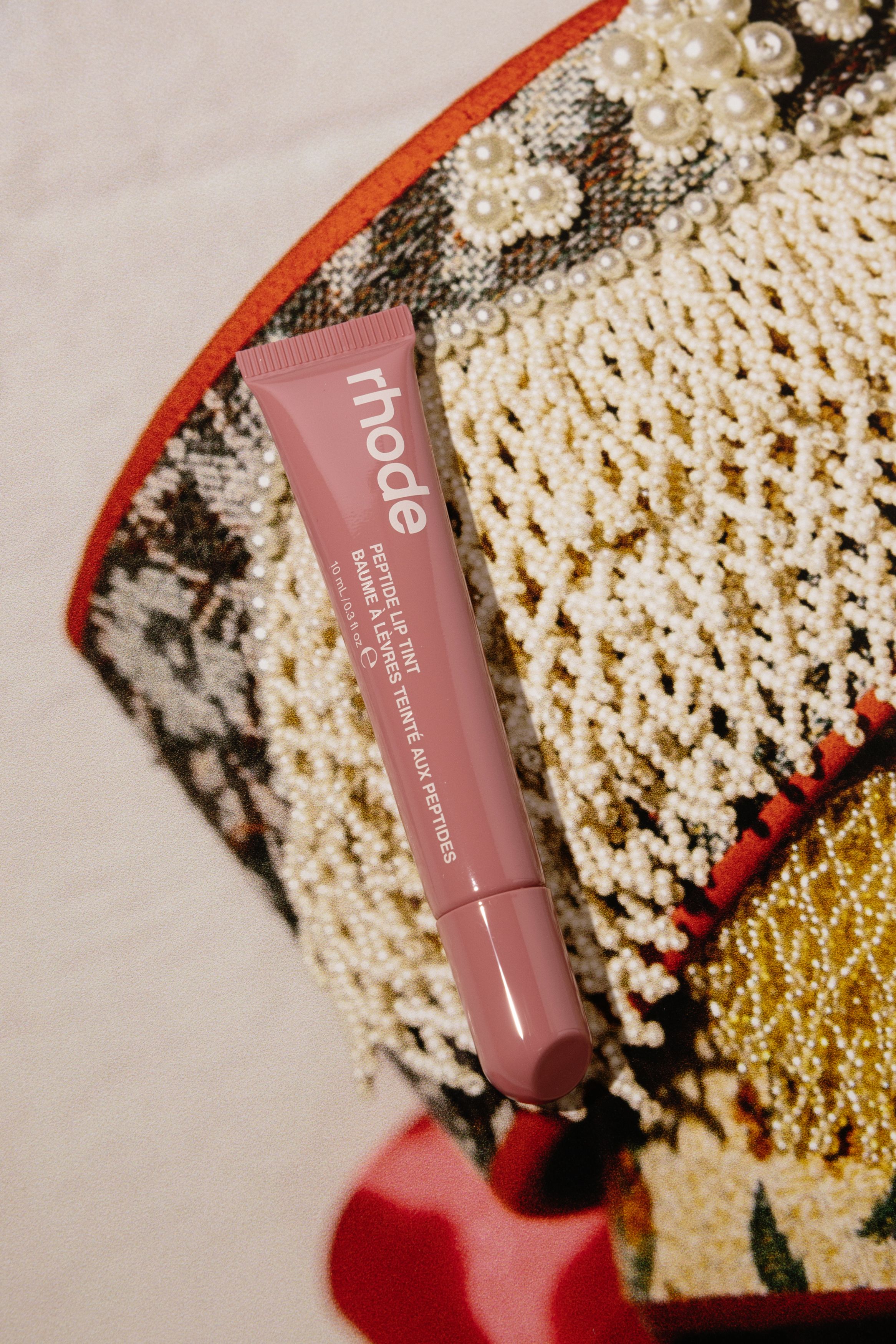 

Питательный тинт для губ Rhode Peptide Lip Tint [Salty Tan] 10ml