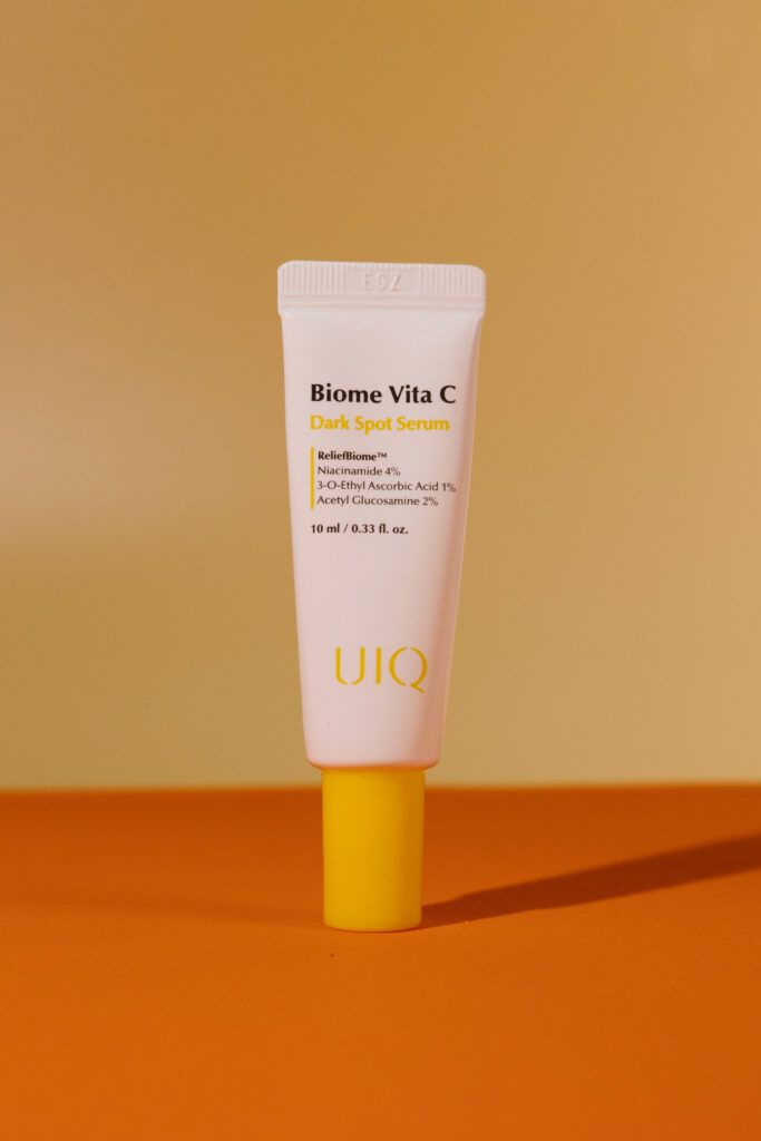 Осветляющая сыворотка с витамином С UIQ Biome Vita C Dark Spot Serum 10ml 
