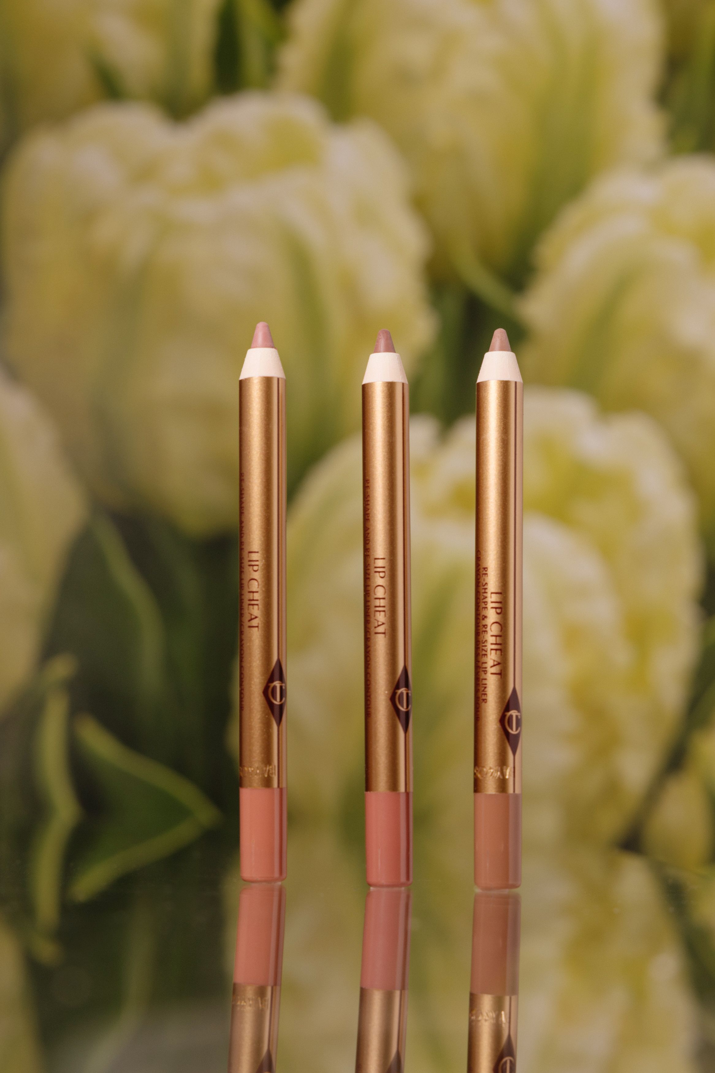 

Культовые карандаши в одном наборе Charlotte Tilbury Iconic Lip Cheat Lip Liner Trio 3*0,8г