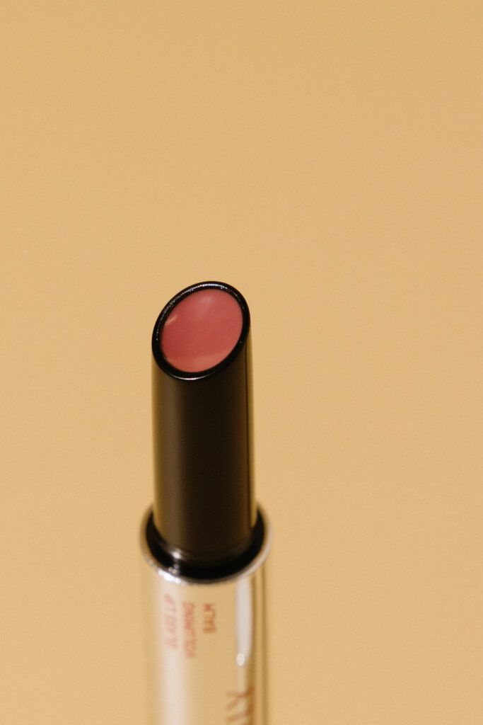 BU// Тающий бальзам для объема губ – пыльная роза Vely Vely Glass Lip Voluming Balm – 03 Mauve Rosy 1.7g