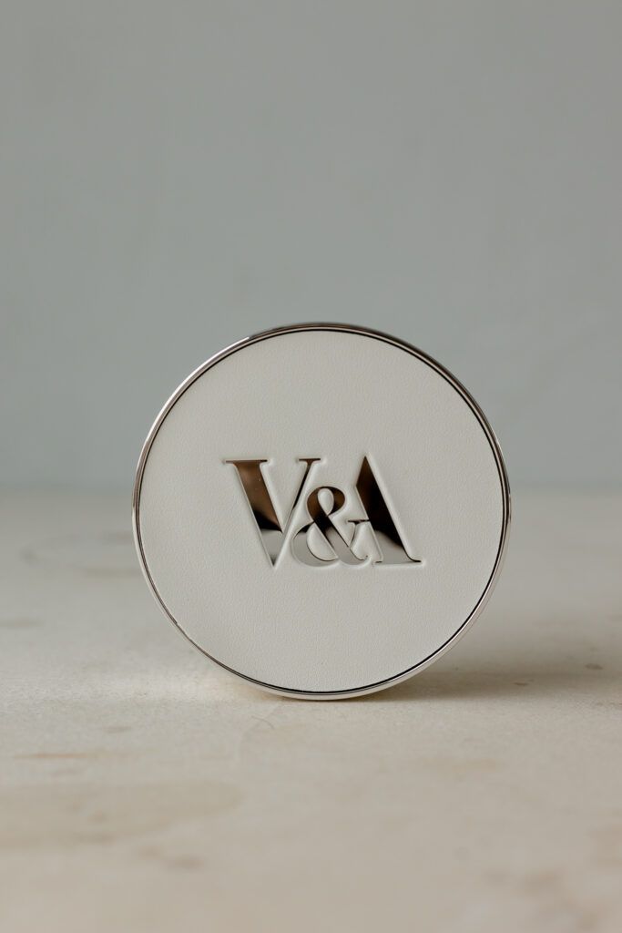 

BU// Кушон матовый [01 Светлая слоновая кость] V&A Long-Wear Cushion Foundation Matte [01 Fair Ivory] 15g