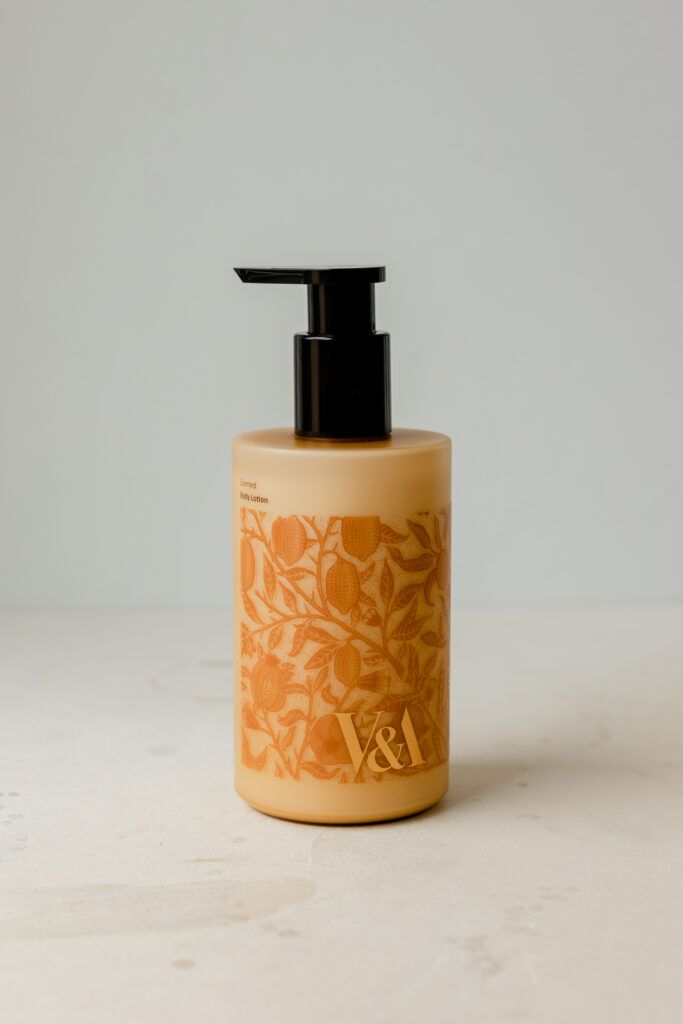 BU// Лосьон для тела с ароматом оранжереи V&A Scented Body Lotion [Orangerie] 450ml