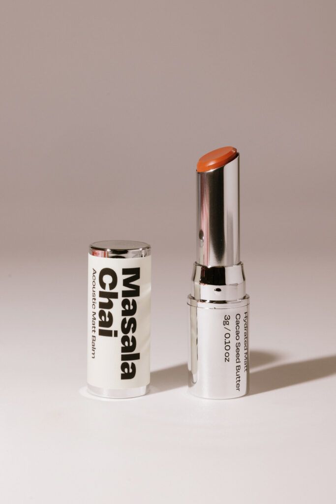 

Матовый оттеночный бальзам для губ alternative stereo Acoustic Matt Balm [01 Masala Chai] 3g