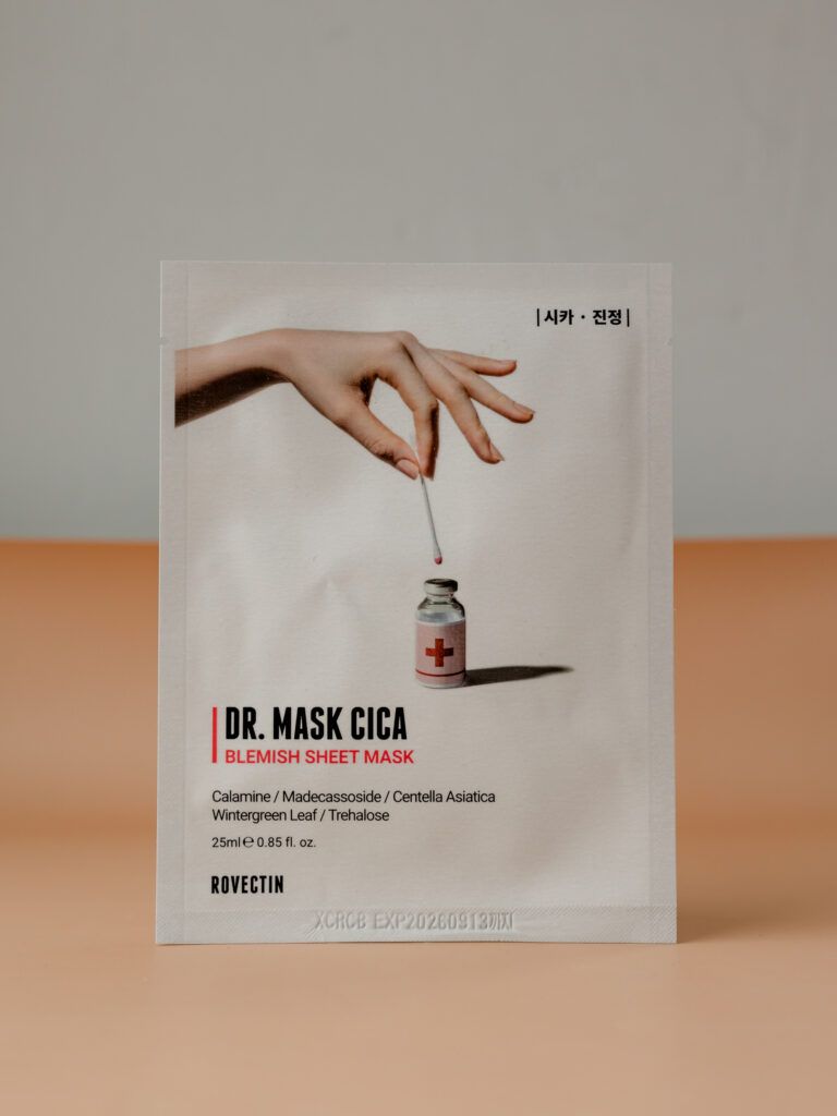 Тканевая маска, которая способна оказать сос- помощь ROVECTIN Skin Essentials Dr. Mask Cica Blemish Sheet Mask 25ml