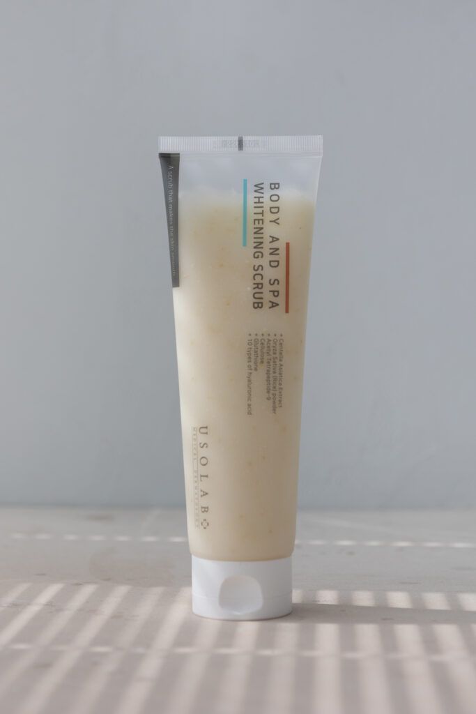 BU// Осветляющий корректирующий скраб для тела USOLAB Body And Spa Whitening Scrub 200ml