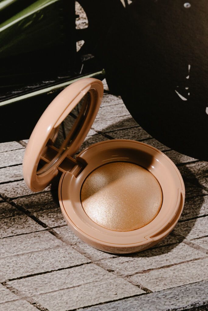 

Пудровый хайлайтер Rare Beauty Positive Light Highlighter [Exhilarate] 2,8g