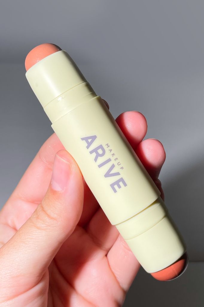 Двойные румяна в стике Arive Makeup Duo Blush Stick Soft Matte&Dewy [01 Warm Neutral] 10,8g