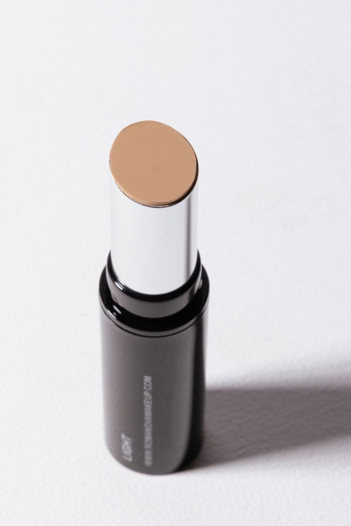 Консилер-стик Romanovamakeup Sexy Silky Concealer LIGHT 6.5g