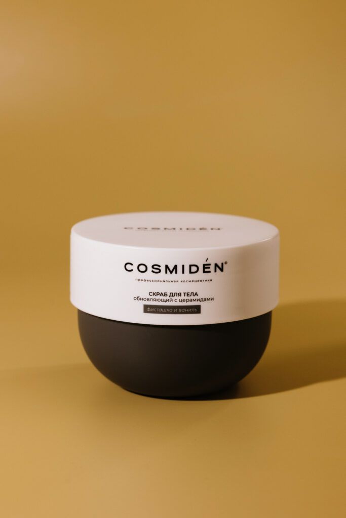 Скраб для тела обновляющий с церамидами "фисташка и ваниль" COSMIDEN 250ml