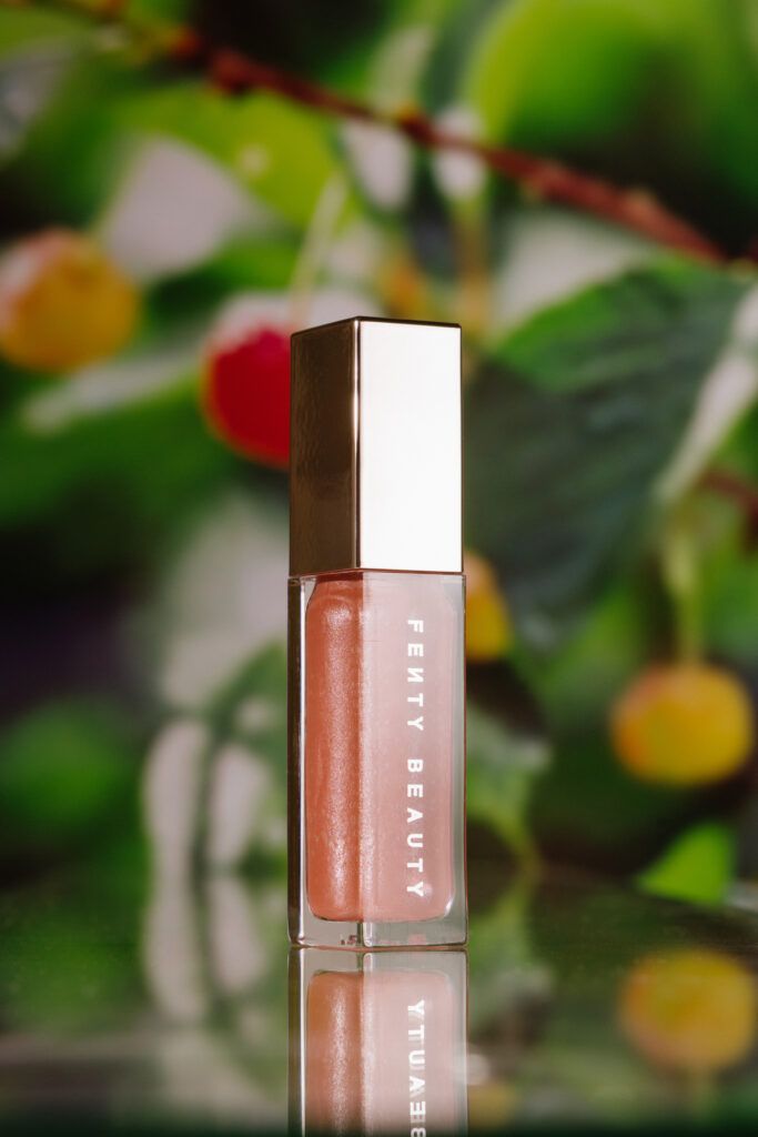 

Блеск для губ с невероятно сияющим финишем Fenty Beauty Gloss Bomb Lip Luminizer [FU$$Y] 9ml