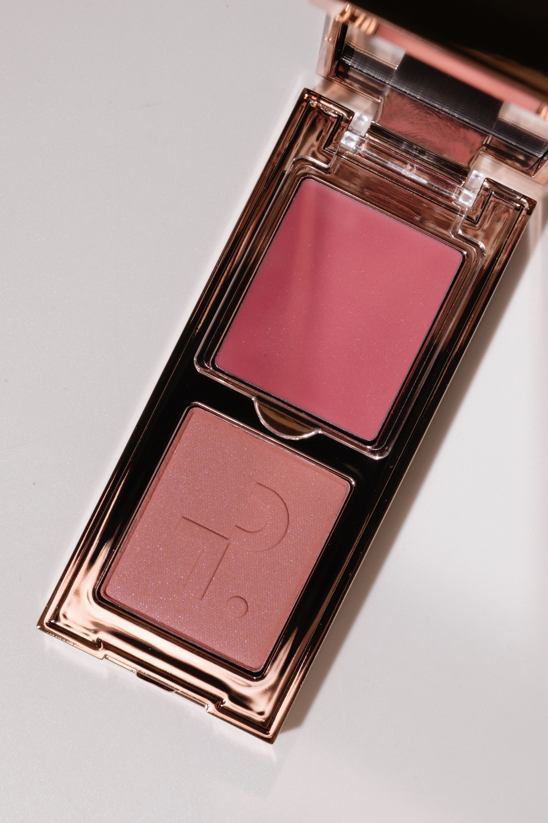 

Кремовые и пудровые румяна [She's That Girl] PATRICK TA Major Headlines Double-Take Crème&Powder Blush Duo 1,6г/2,8г