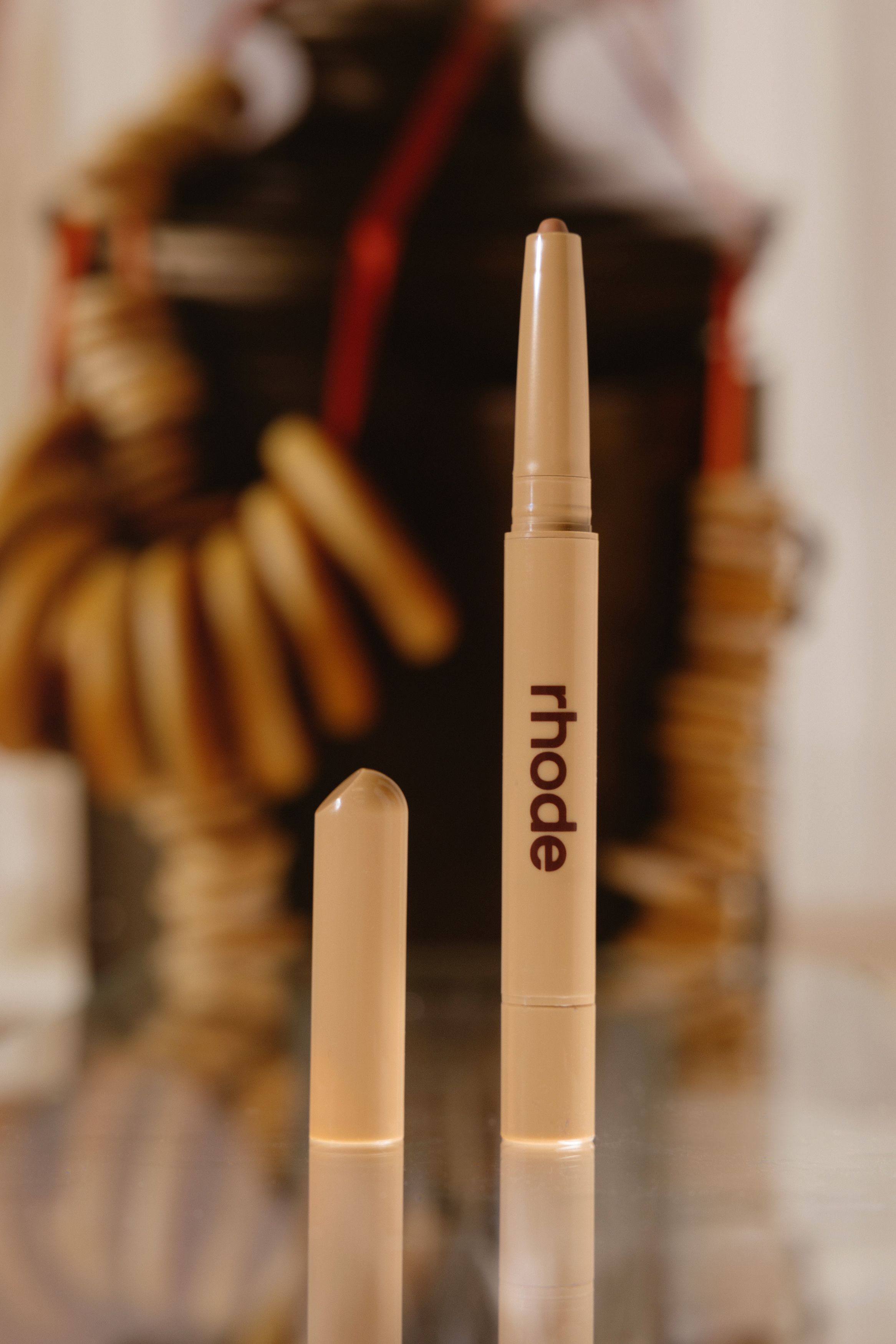 Контурирующий бальзам для губ rhode Peptide Lip Shape [Twist] 0,75g