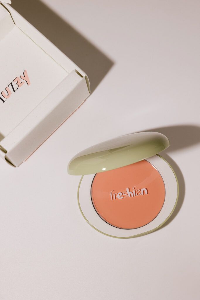 Нежные кремовые румяна [01 Fuzzy] Freshian Egg Like Cream Blush Vegan 6,5g