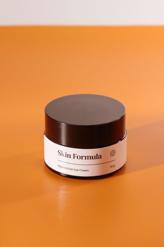Регенерирующий уплотняющий крем для кожи вокруг глаз против морщин Skin Formula RegenActive Eye Cream 20g