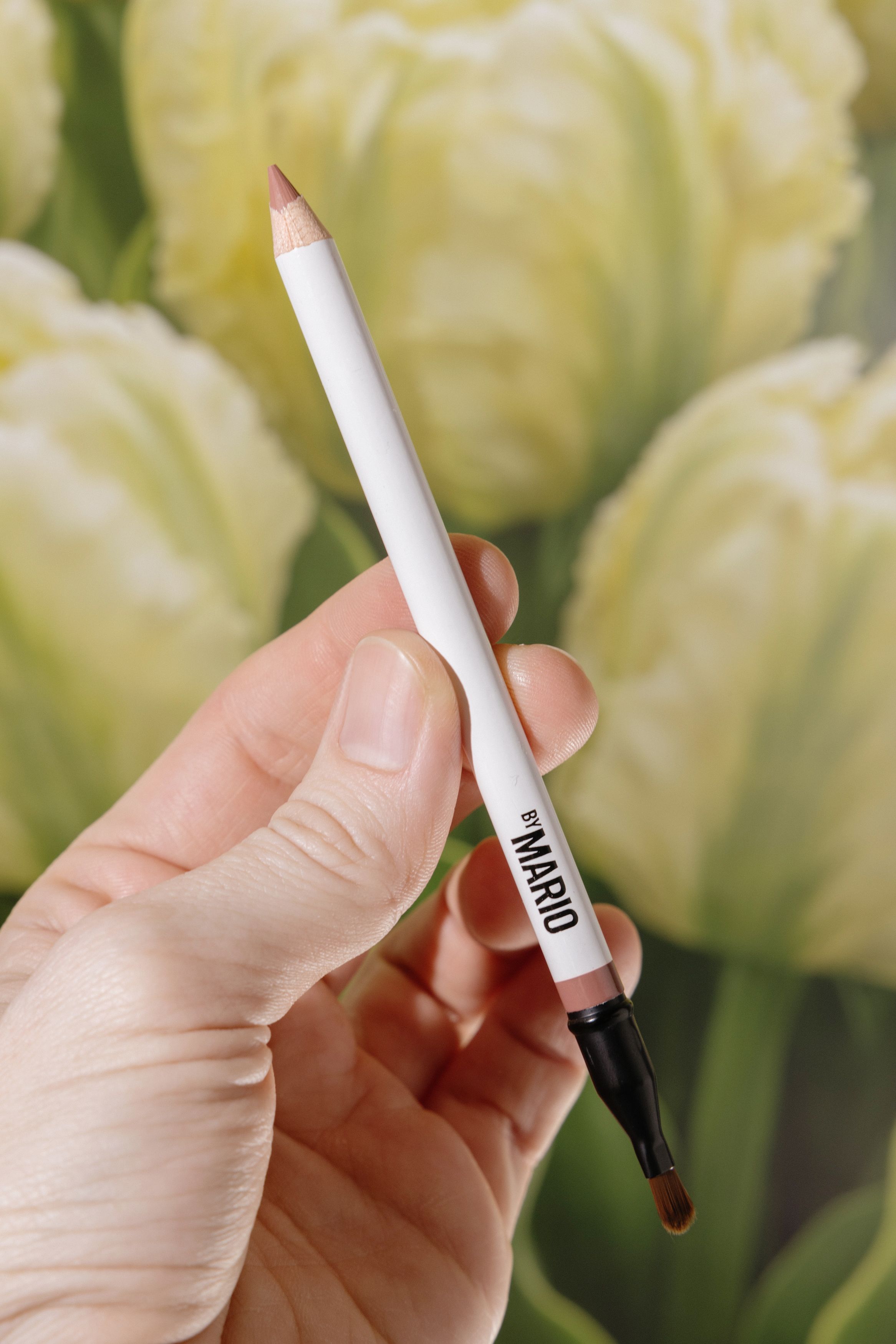 

Двусторонний карандаш для губ [Hugh] MAKEUP BY MARIO Ultra Suede Sculpting Lip Pencil 1,4г