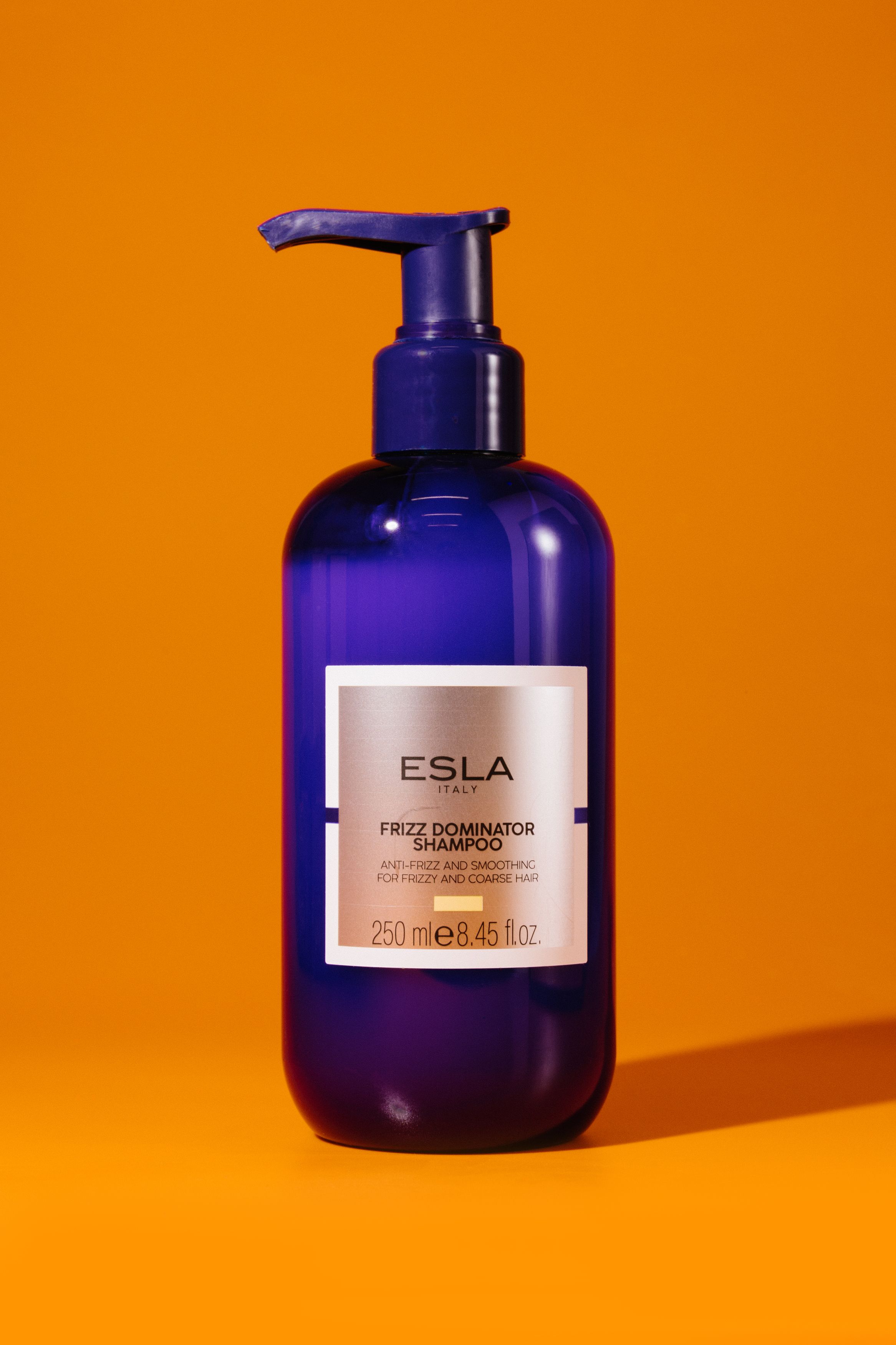 Увлажняющий шампунь для непослушных и вьющихся волос ESLA Italy Frizz Domination Shampoo 250ml