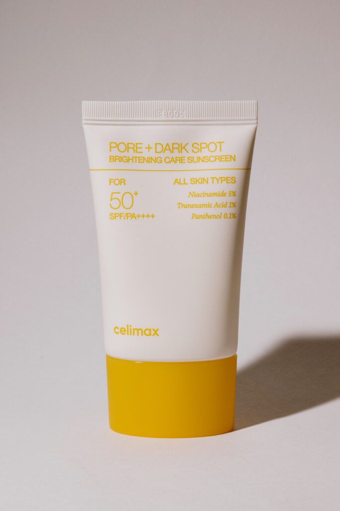 Осветляющий солнцезащитный крем Celimax Pore+Dark Spot Brightening Care Sunscreen SPF50+ PA++++ 50ml