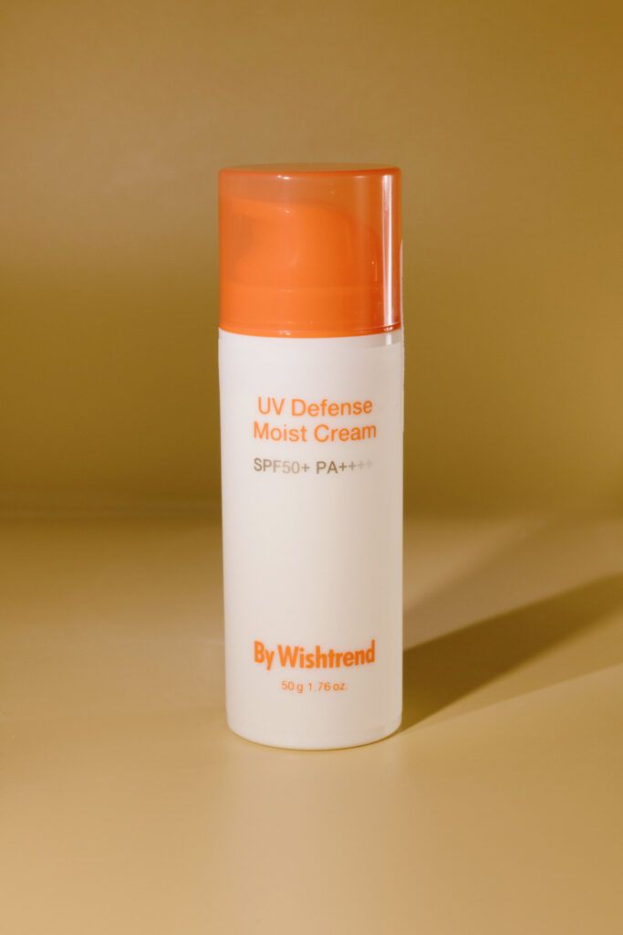 Увлажняющий крем для защиты от ультрафиолета BY WISHTREND UV Defense Moist Cream SPF50+ PA++++ 50g