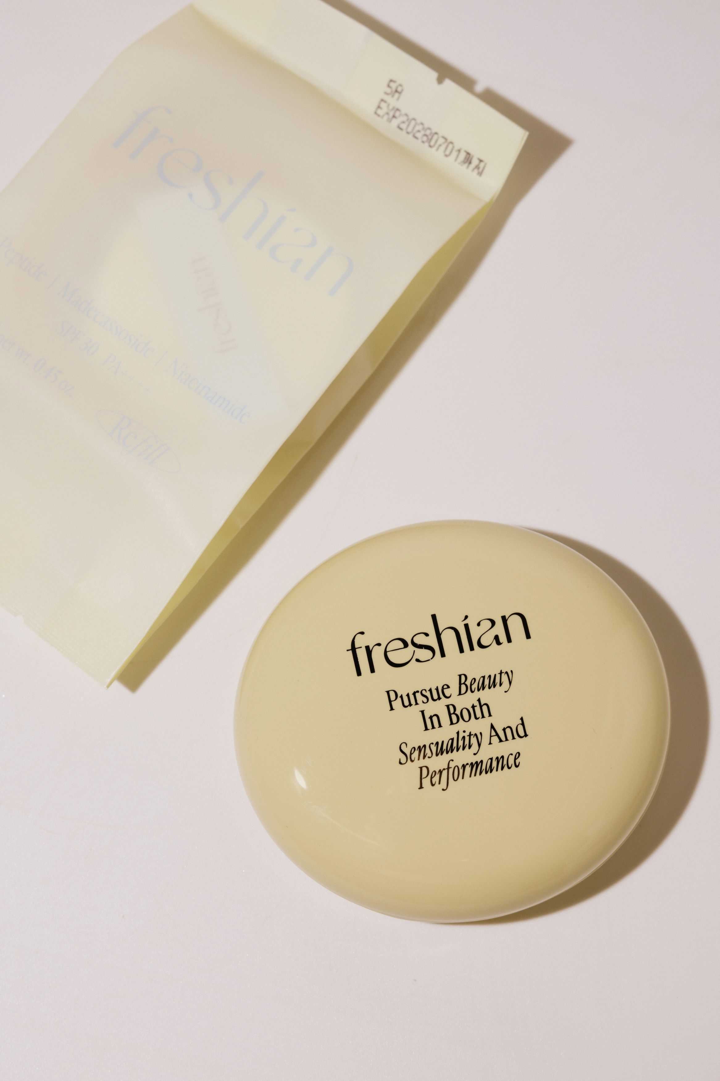 Кушон для лица на основе пептидов №201 Freshian Egg Like Peptaserum Vegan Cushion №201 SPF35/PA++ 12g