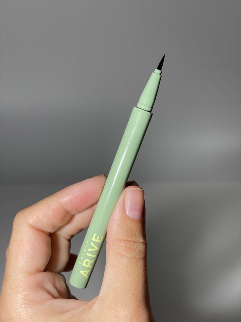 Подводка для глаз Arive Makeup Eyeliner Pen [01 Black] 0,55ml