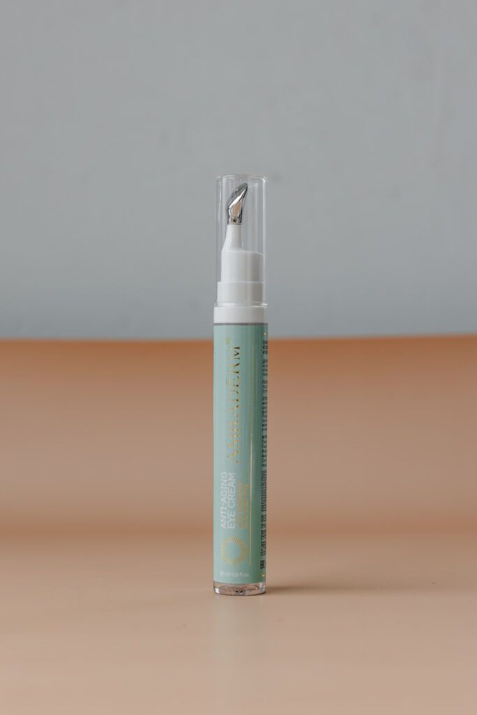 Омолаживающий крем для кожи вокруг глаз AMRADERM Anti-Aging Eye Cream With Peptides and Vitamins 15ml