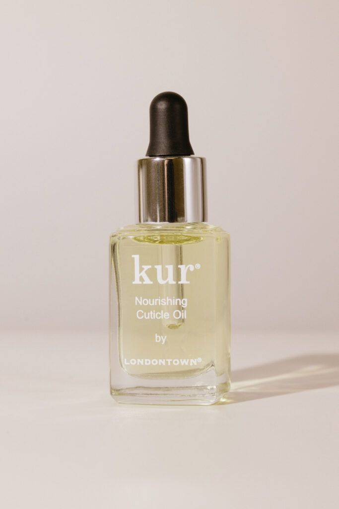 Питательное масло для кутикулы с пипеткой LondontownКur Nourshing Cuticle Oil 12 мл