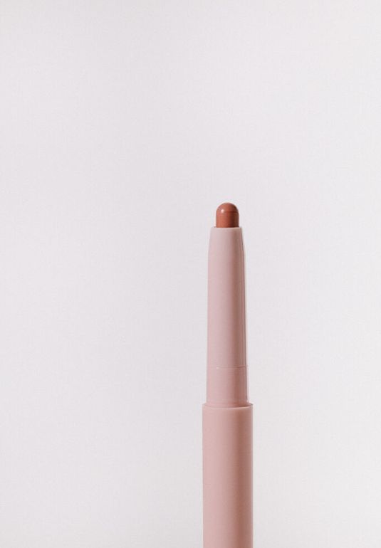 Матовый карандаш для губ MAD PEACH Oversized Fit Lip Pencil [02 Nude Beige] 9,6g