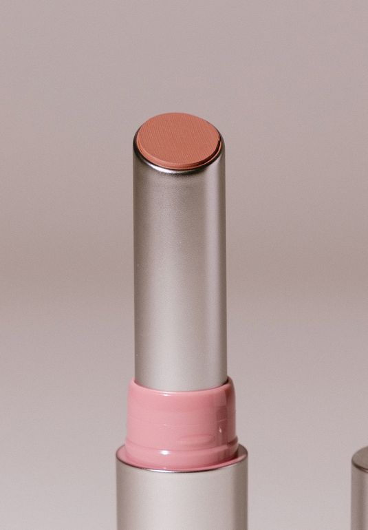 Атласная помада для губ [03 First Date] Arive Makeup Iconic Kiss Lipstick 2г