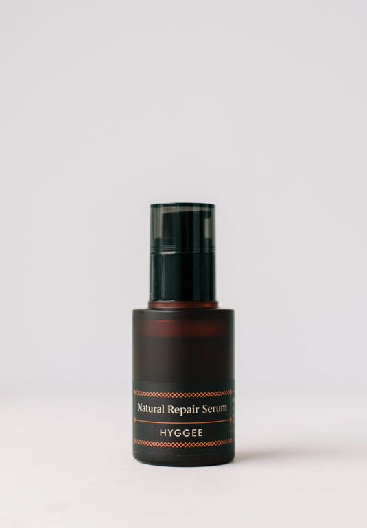 Антивозрастная сыворотка на основе комплекса из 10 корней растений и морских водорослей HYGGEE Natural Repair Serum 30ml
