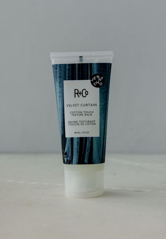 ЗАНАВЕС бальзам для создания бархатистой текстуры R+Co VELVET CURTAIN Cotton Touch Texture Balm 89ml
