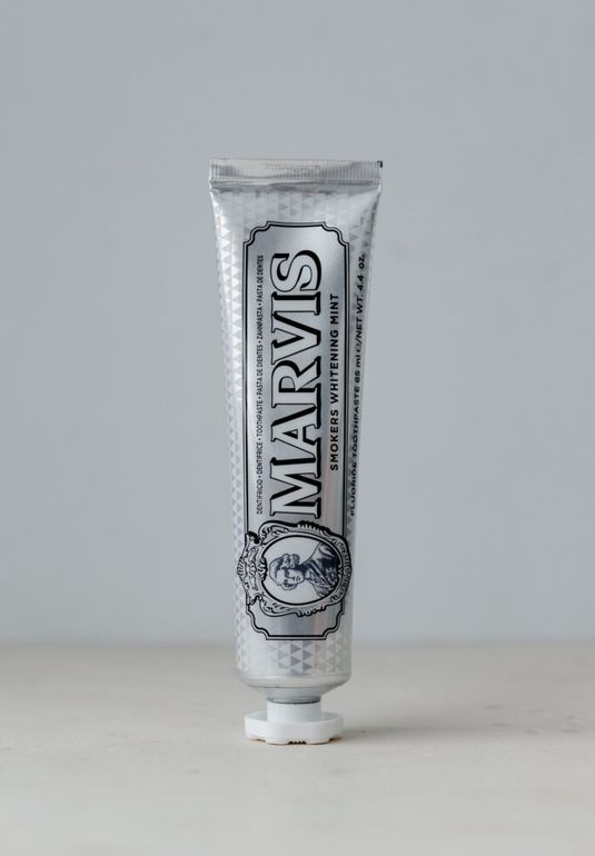 Отбеливающая зубная паста "Мята Антитабак" MARVIS Smokers Whitening Mint 85 ml