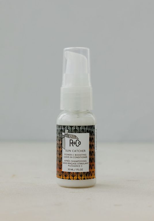 ЛОВЕЦ СОЛНЦА несмываемый кондиционер с витамином С (тревел) R+Co SUN CATCHER Vitamin C Leave-In Conditioner (travel) 30ml