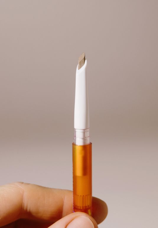 Карандаш для бровей Arive Makeup Glimmerverse Brow Defining [02 Taupe Blond] 0,2g