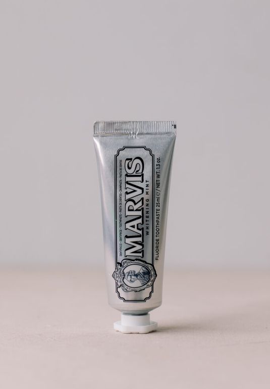 Отбеливающая зубная паста "Мята" MARVIS Whitening Mint 25 ml