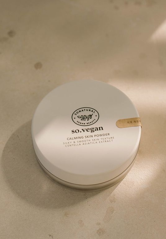 Прозрачная фиксирующая пудра So Natural So Vegan Calming Skin Powder 8g