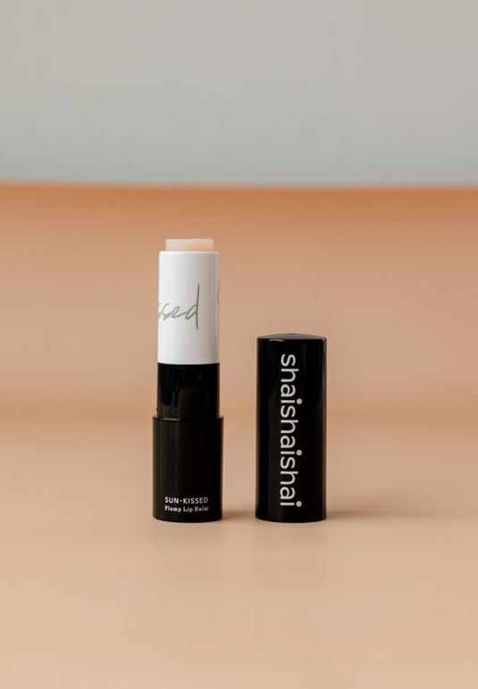 Бальзам для губ "Чистая волна" SHAISHAISHAI Sun Kissed Plumping Lip Balm 4g (01) PURE WAVE