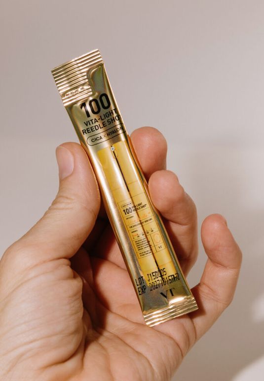 Бустер-сыворотка с микроиглами и витамином С VT Vita-Light Reedle Shot 100 2ml