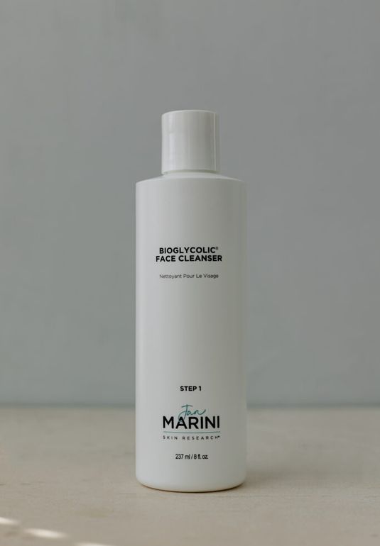 Очищающая эмульсия на основе 8,4% гликолевой кислоты для выравнивания тона и рельефа кожи  JAN MARINI Bioglycolic Face Cleanser 237ml