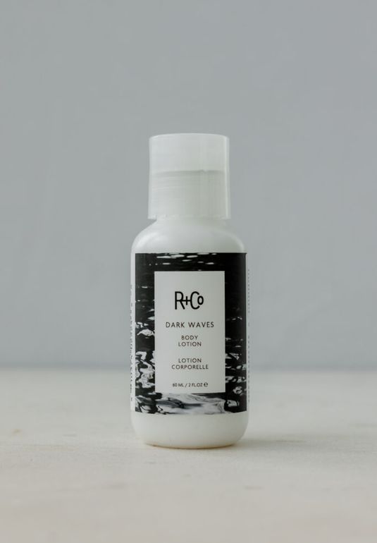 Почти даром// ТЕМНЫЕ ВОЛНЫ лосьон для тела R+Co DARK WAVES Body Lotion 60мл