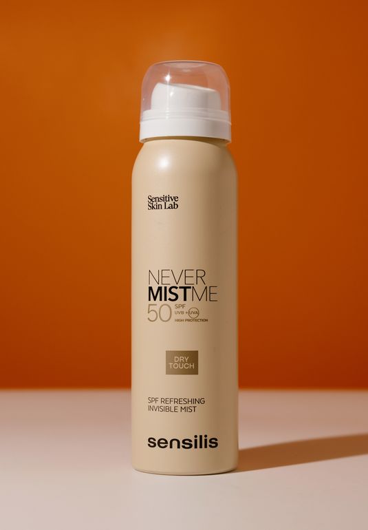 Освежайщий сухой спрей-невидимка с УФ-защитой SPF 50+ SENSILIS Never Mist Me SPF 50 100мл 